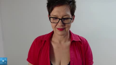 Snapshot of sofie_velvet chatting on December 2025 06:39:01 PM Sofie Velvet online show from December 2025 06:39:01 PM