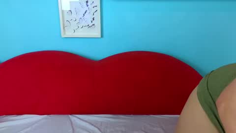 Snapshot of soft_lilly chatting on November 2025 06:23:01 AM Lilly online show from November 2025 06:23:01 AM