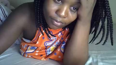 Snapshot of sonnia02 chatting on December 2025 11:02:01 PM sonnia02 online show from December 2025 11:02:01 PM