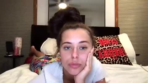 Sophia online show from September 2025 01:09:02 AM