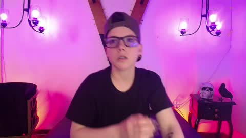 spencerm_ online show from November 2025 08:47:01 PM