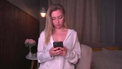 Kate online show from September 2025 07:13:01 PM