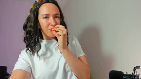 stayluna online show from December 2025 08:03:02 PM