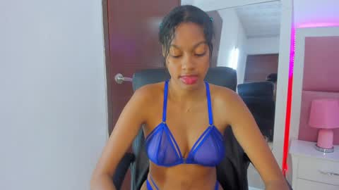 Sweety Stormi  online show from January 2025 01:28:01 PM
