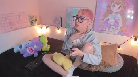 Snapshot of strawberry_kitty_ chatting on November 2025 05:17:01 AM strawberry_kitty_ online show from November 2025 05:17:01 AM