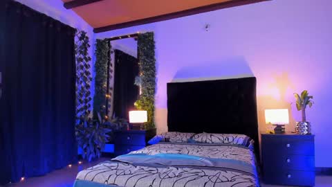 strosa_ online show from February 2025 04:00:02 PM