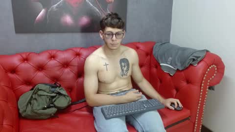 stuart_white online show from September 2025 07:13:01 PM