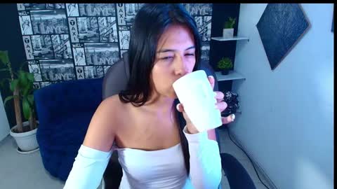 Snapshot of sub_scarlett_ chatting on December 2025 12:43:02 PM sub_scarlett_ online show from December 2025 12:43:02 PM