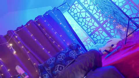 Snapshot of succubus_rosemilk chatting on March 2025 03:13:02 AM Succubus RoseMilk online show from March 2025 03:13:02 AM