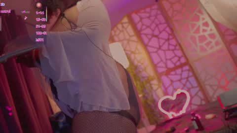 Snapshot of succubus_rosemilk chatting on September 2025 11:39:02 PM Succubus RoseMilk online show from September 2025 11:39:02 PM