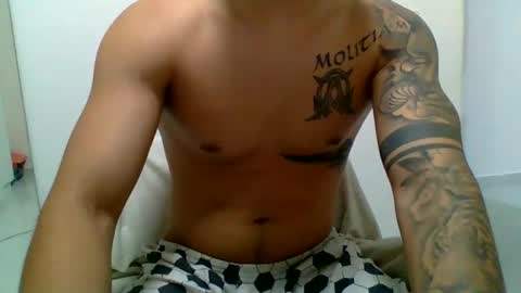 Snapshot of suetsemsay chatting on December 2025 03:11:01 AM suetsemsay online show from December 2025 03:11:01 AM