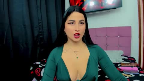 Snapshot of sunshine_uwu22 chatting on September 2025 07:03:01 PM Andrea Rodriguez online show from September 2025 07:03:01 PM