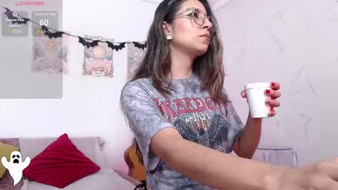 Susana hendrix    online show from October 2025 03:33:02 PM