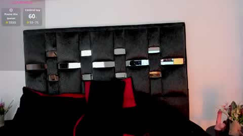 Snapshot of sussysunny_ chatting on November 2025 07:37:01 PM Sussy Sunny online show from November 2025 07:37:01 PM