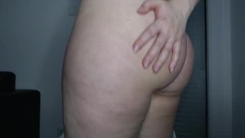 Snapshot of sweat_mia chatting on February 2025 11:36:01 PM sweat_mia online show from February 2025 11:36:01 PM