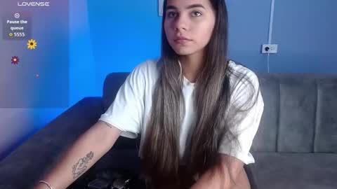 Nella online show from November 2025 12:20:01 PM