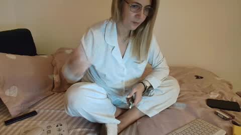 Ania online show from December 2024 09:38:02 PM
