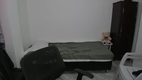 Snapshot of sweetlian_04 chatting on December 2025 01:43:02 AM Lian online show from December 2025 01:43:02 AM