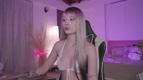 Cat independent model  online show from March 2025 04:28:01 AM