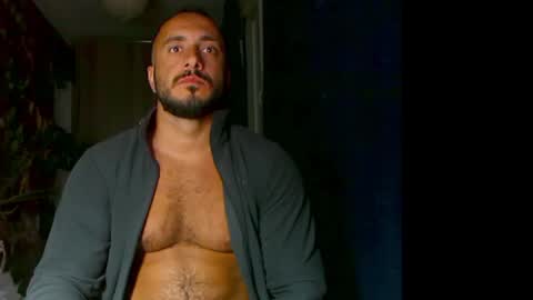 Snapshot of t_huracane chatting on October 2025 05:45:01 PM Huracane online show from October 2025 05:45:01 PM