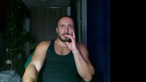 Snapshot of t_huracane chatting on November 2025 06:07:01 PM Huracane online show from November 2025 06:07:01 PM