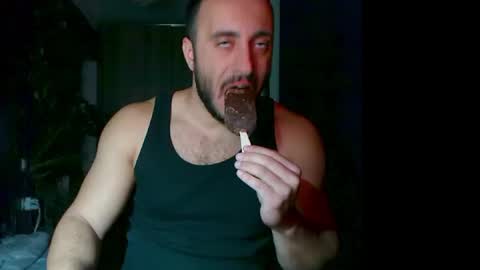 Snapshot of t_huracane chatting on November 2025 05:33:01 PM Huracane online show from November 2025 05:33:01 PM