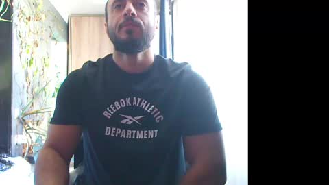 Snapshot of t_huracane chatting on December 2025 10:02:01 AM Huracane online show from December 2025 10:02:01 AM