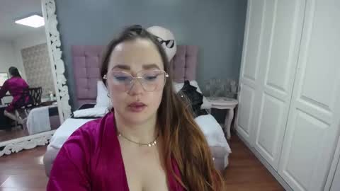 Tammara  online show from September 2025 04:47:01 AM