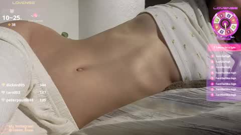 Snapshot of tease_me__ chatting on February 2025 09:18:02 PM Em online show from February 2025 09:18:02 PM