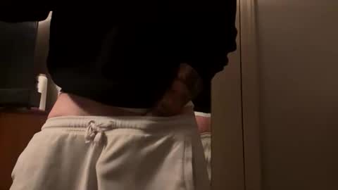 Snapshot of teejm chatting on October 2025 02:21:01 AM Twizzler online show from October 2025 02:21:01 AM