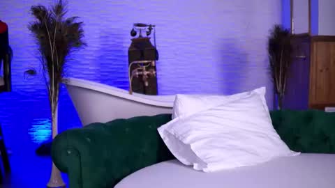 Snapshot of temptingelle chatting on December 2025 09:47:01 AM Elle online show from December 2025 09:47:01 AM