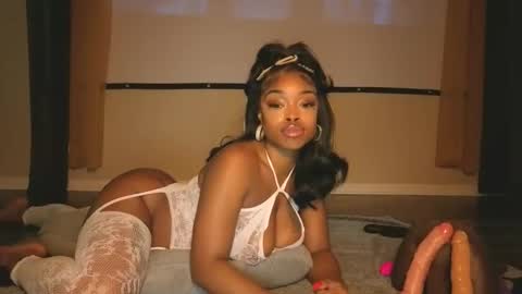 Snapshot of thelovelybrown chatting on November 2025 06:18:01 PM thelovelybrown online show from November 2025 06:18:01 PM