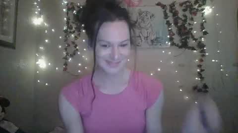 Snapshot of thesillymillie chatting on December 2024 09:43:02 PM sillymillie0 online show from December 2024 09:43:02 PM