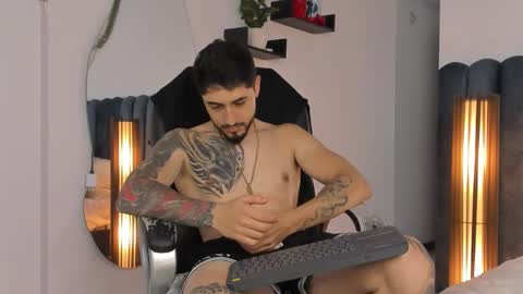 Snapshot of thomasmarzo1 chatting on October 2025 08:06:02 PM sweetfit boy online show from October 2025 08:06:02 PM