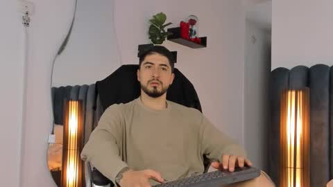 Snapshot of thomasmarzo1 chatting on October 2025 06:16:01 PM sweetfit boy online show from October 2025 06:16:01 PM