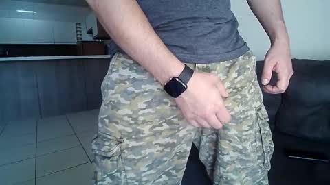 thomaz__ online show from September 2025 12:17:01 PM