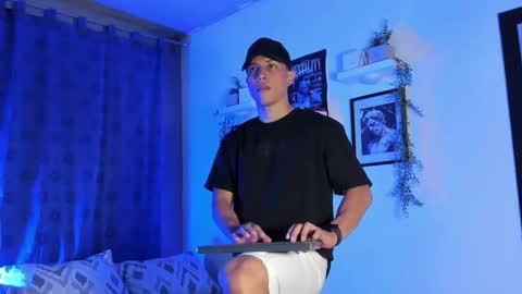 Snapshot of thomsevery chatting on November 2025 12:00:01 AM Thoms Every online show from November 2025 12:00:01 AM