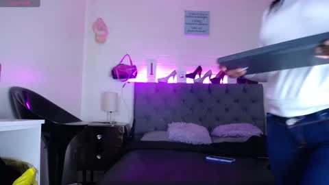 Tifanny Nails  online show from February 2025 12:48:01 PM