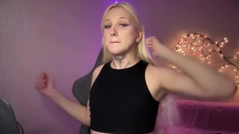 Snapshot of tiffany2005 chatting on November 2025 09:42:02 AM Amira online show from November 2025 09:42:02 AM