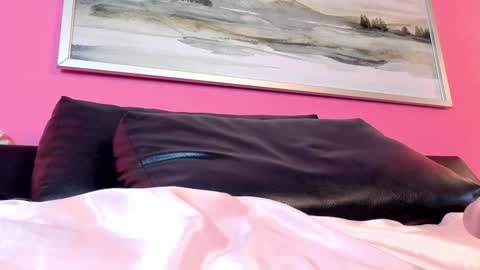 Stefany Suarez online show from December 2024 06:08:01 PM