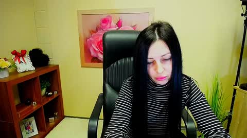 Luisa online show from December 2024 12:00:02 PM
