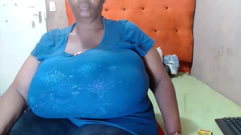 Snapshot of tinagiant chatting on November 2025 07:18:02 AM tinagiant online show from November 2025 07:18:02 AM