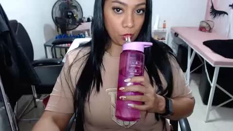 Snapshot of titsbiglovers chatting on October 2025 02:01:02 AM DIVA online show from October 2025 02:01:02 AM