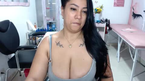 Snapshot of titsbiglovers chatting on November 2025 05:34:01 PM DIVA online show from November 2025 05:34:01 PM