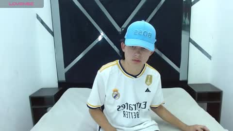 tom_0002 online show from October 2025 07:41:01 PM