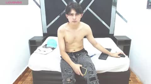 tom_0002 online show from November 2025 08:11:01 PM