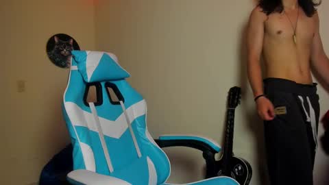 Snapshot of tom_1945 chatting on October 2025 01:47:01 AM tom online show from October 2025 01:47:01 AM