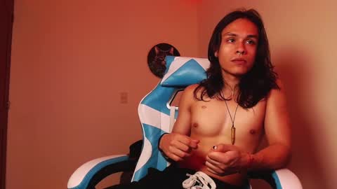 Snapshot of tom_1945 chatting on October 2025 05:30:01 AM tom online show from October 2025 05:30:01 AM