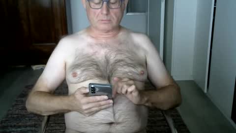 Snapshot of tooohard chatting on October 2025 09:12:02 PM Alex online show from October 2025 09:12:02 PM