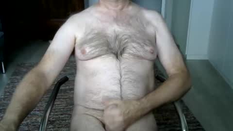 Snapshot of tooohard chatting on October 2025 07:52:01 AM Alex online show from October 2025 07:52:01 AM